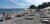Oblázková pláž s lehátky v kempu Ježevac